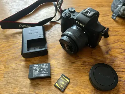 Canon EOS M50 Mark II  + accesorios - miniatura 1