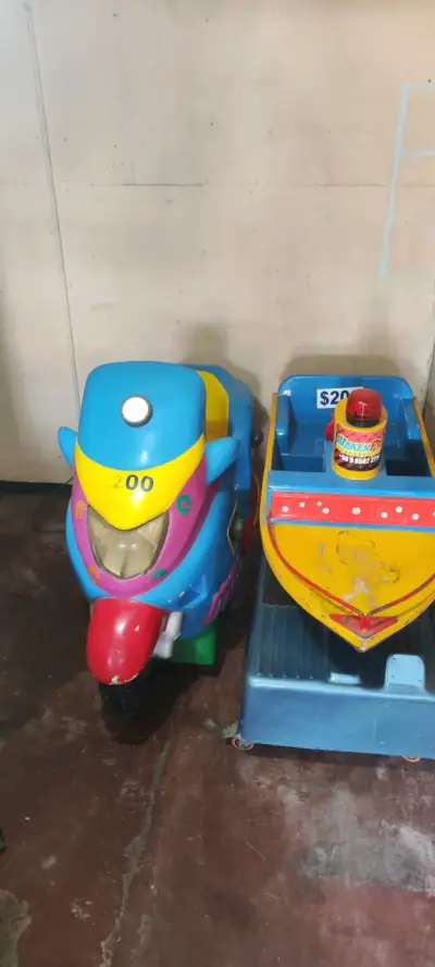 Juegos mecánicos kiddie infantiles de barco y moto - miniatura 3