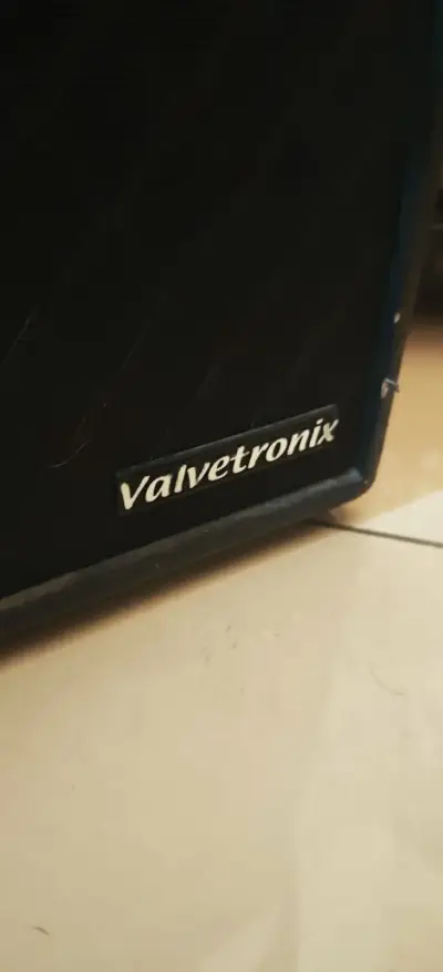 Amplificador de guitarra Vox VT20+ con pedalera - miniatura 5