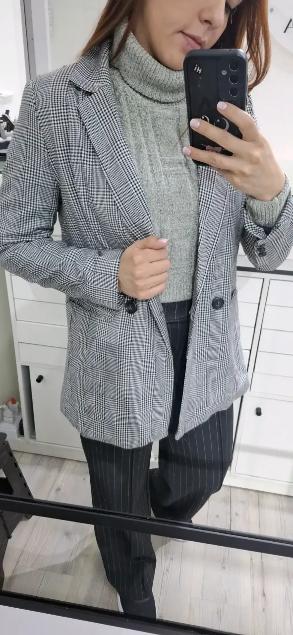 Blazer de mujer a cuadros elegante