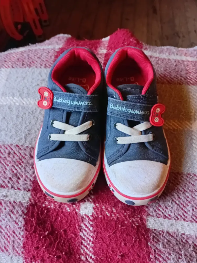 Zapatillas Bubblegummers para niños azuul y rojo