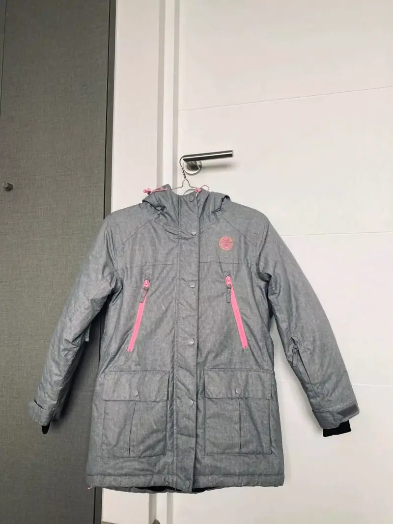 Parka gris con detalles rosados para mujer - 2