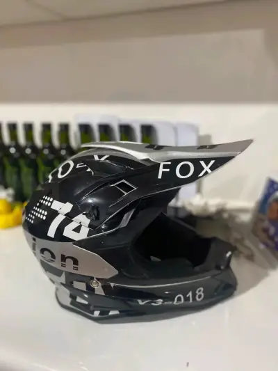 Casco de motocross Fox con diseño gráfico - miniatura 2