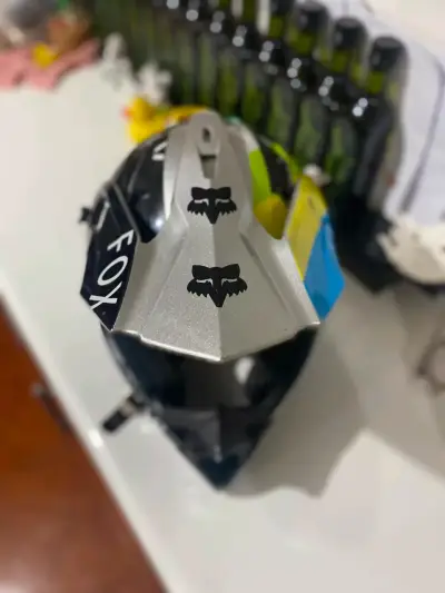Casco de motocross Fox con diseño gráfico - miniatura 3