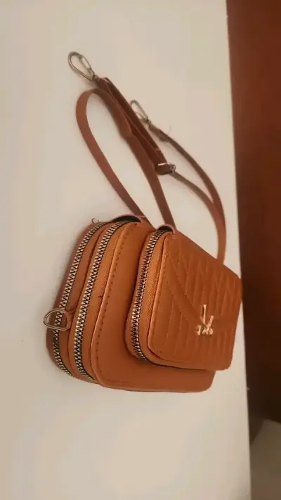 Cartera de cuero sintético marrón estilo billetera - miniatura 1