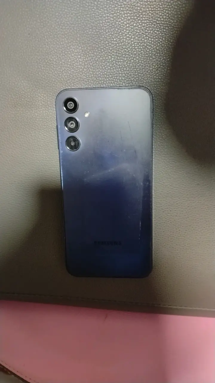 Smartphone Samsung Galaxy A con triple cámara - 2
