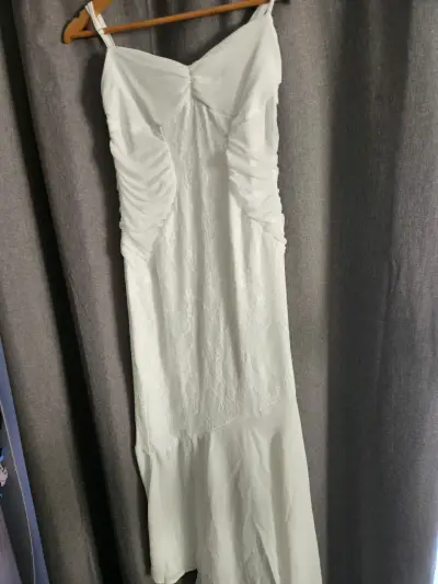 Vestido largo blanco elegante para fiesta - miniatura 2