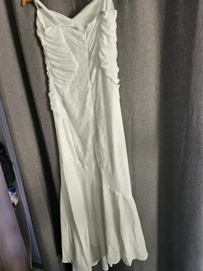 Vestido largo blanco elegante para fiesta - miniatura 3
