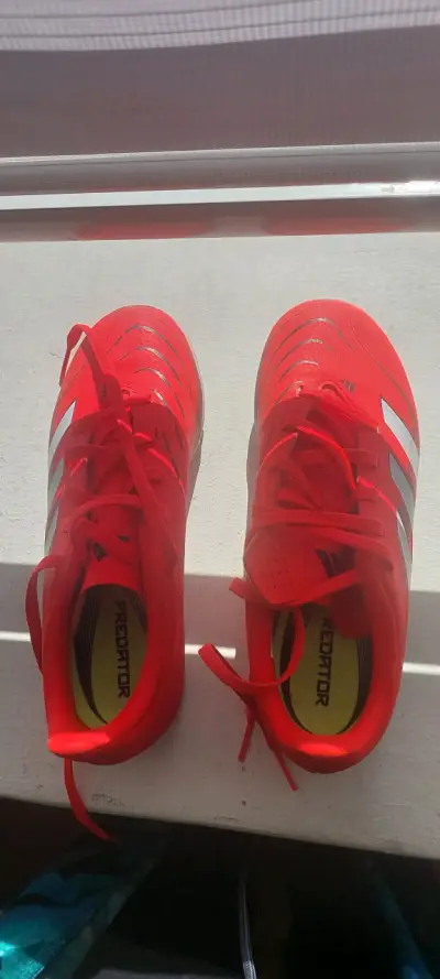Zapatillas de fútbol Adidas Predator rojas - miniatura 1