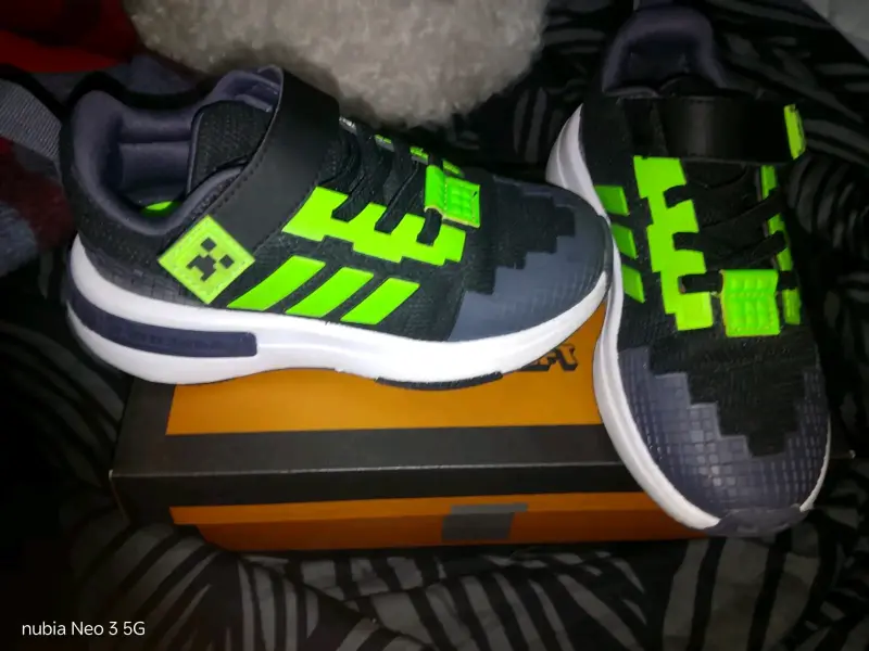Zapatillas deportivas para niños con diseño Minecr
