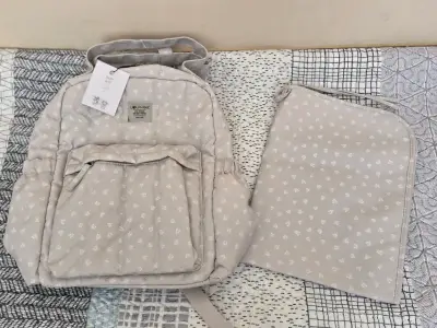 Mochila Lounge en color beige con diseño floral - miniatura 2
