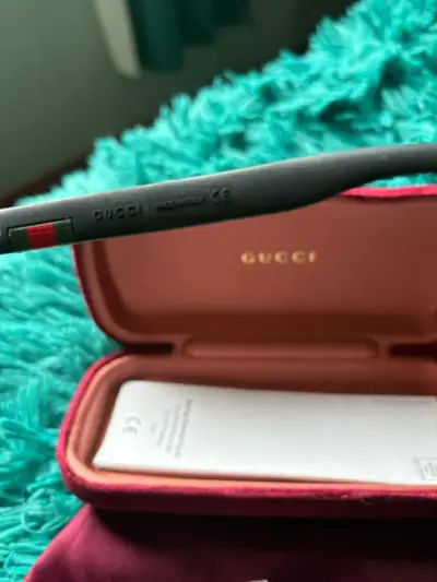 Gafas de Sol Gucci Negras con Estuche - miniatura 4