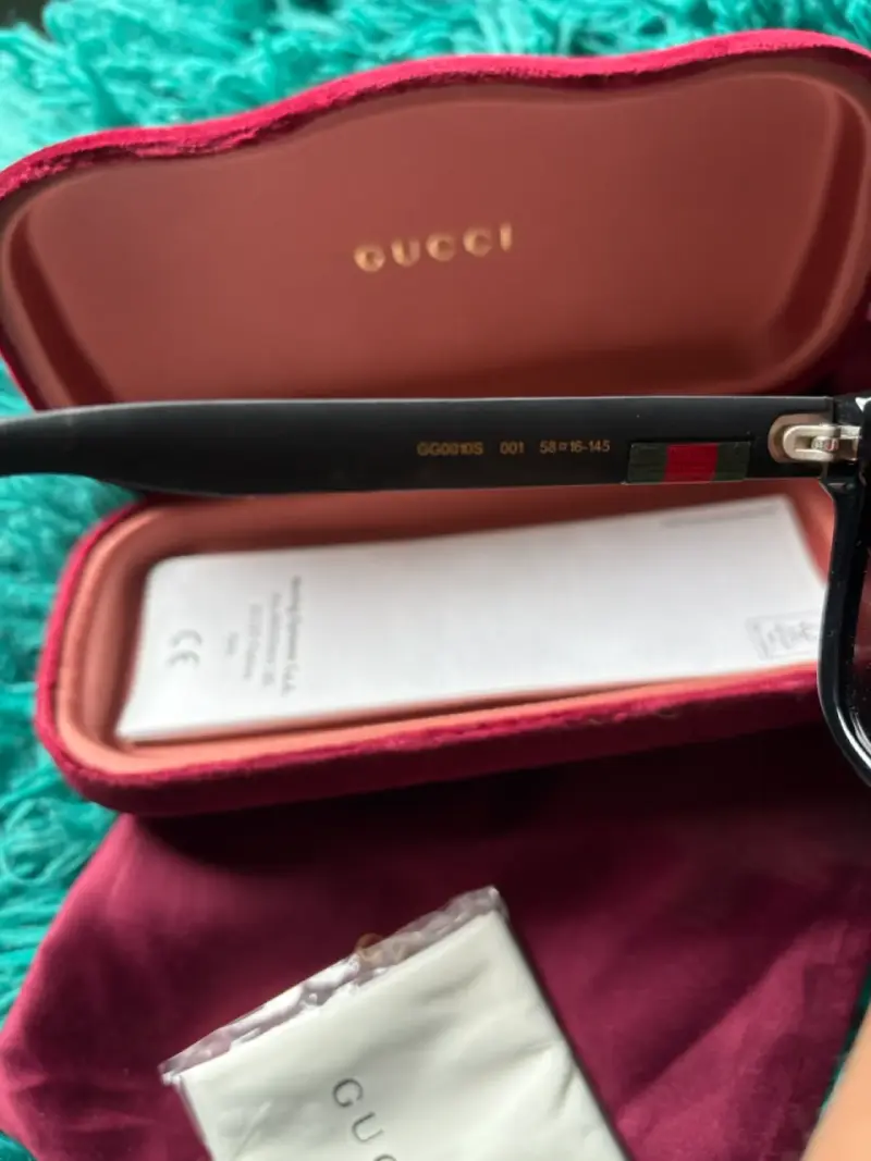 Gafas de Sol Gucci Negras con Estuche - 5