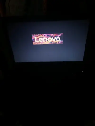 Laptop Lenovo en buen estado - miniatura 1