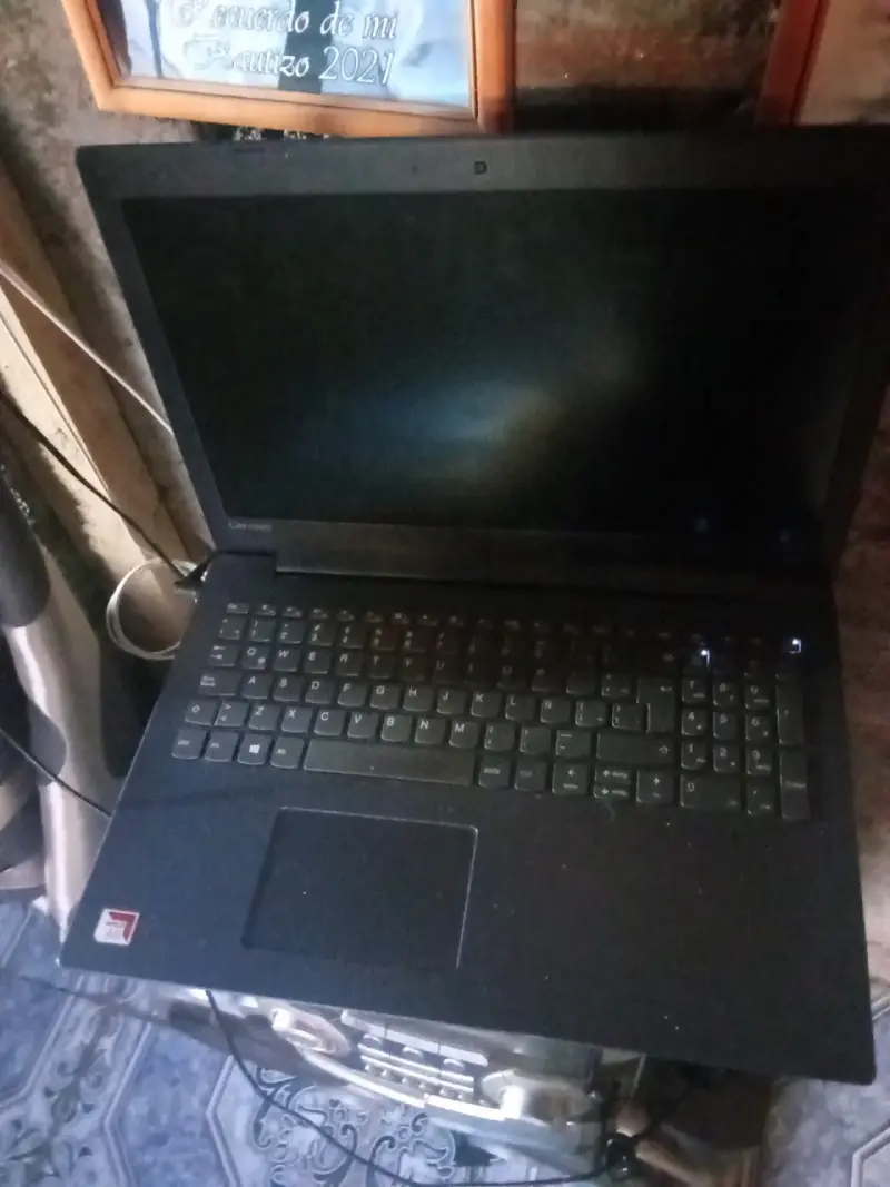 Laptop Lenovo en buen estado - 2