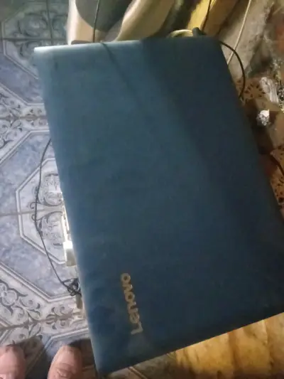 Laptop Lenovo en buen estado - miniatura 3
