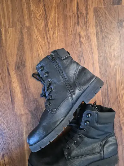 Botas de cuero negro con cierre lateral - miniatura 1