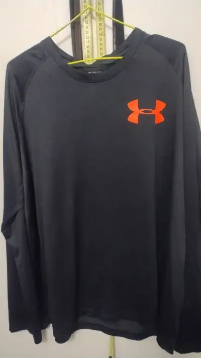 Polera  deportiva gris para hombre - miniatura 1
