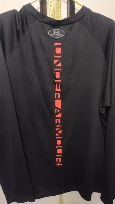 Polera  deportiva gris para hombre - miniatura 2