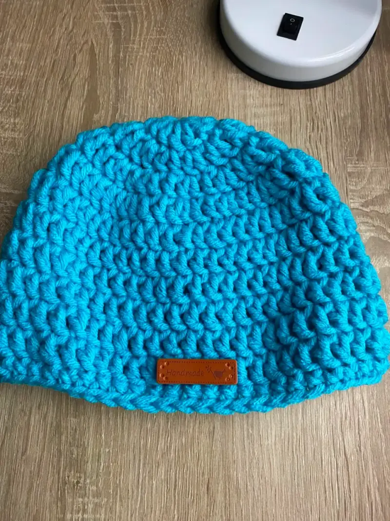 Gorro tejido a mano color turquesa - 2