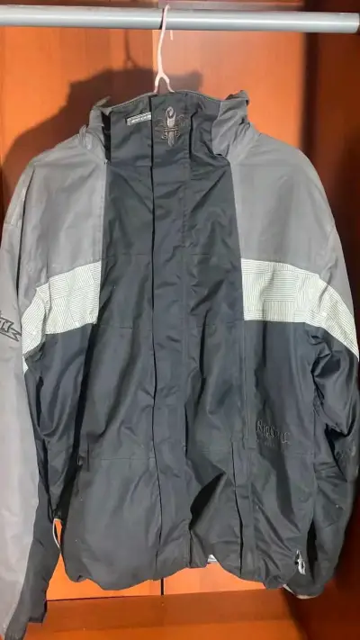 Chaqueta Rip Curl impermeable negra y gris - miniatura 1