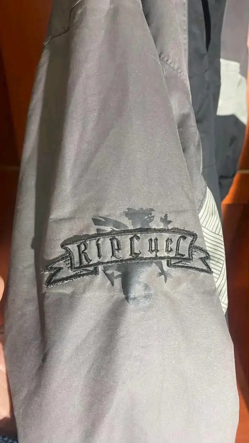 Chaqueta Rip Curl impermeable negra y gris - 2