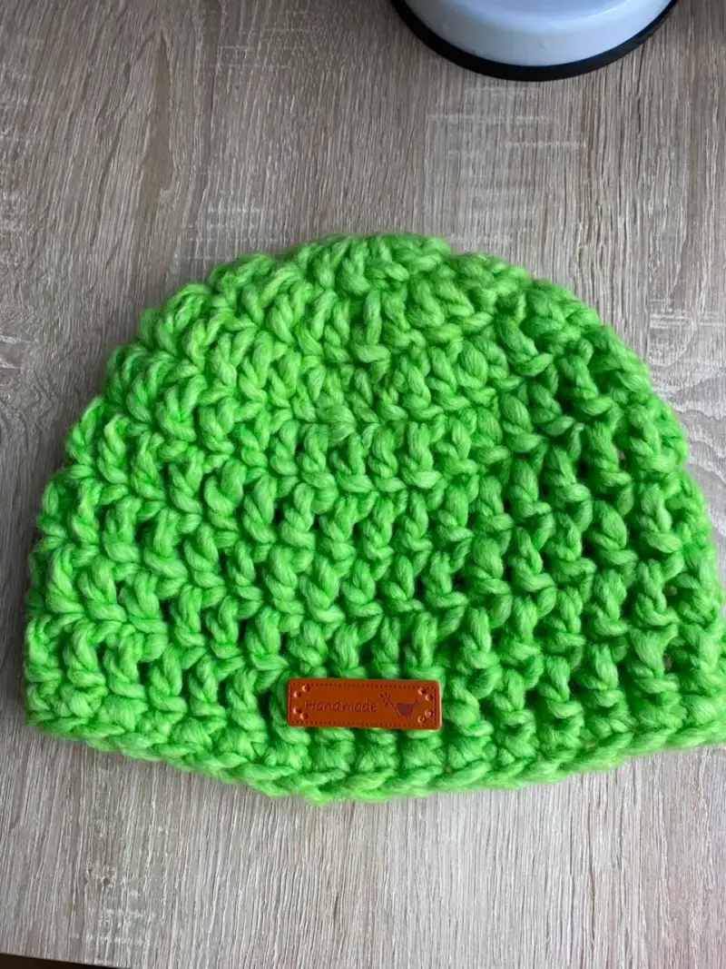 Gorro tejido a mano verde brillante - 2