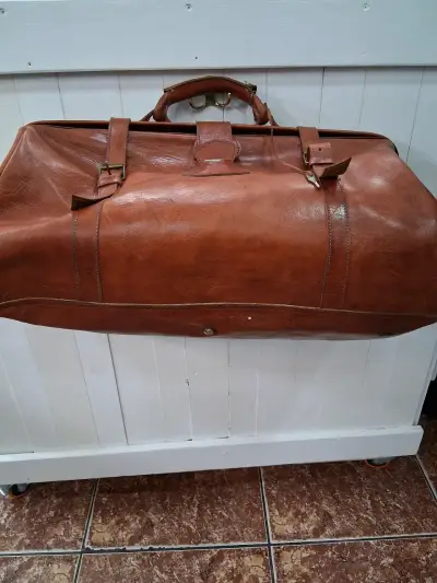 Bolso de viaje de cuero vintage marrón - miniatura 1