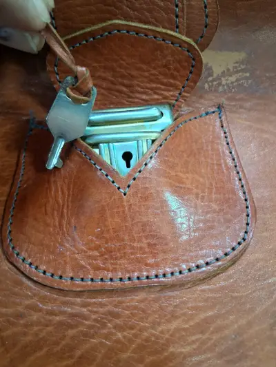 Bolso de viaje de cuero vintage marrón - miniatura 4