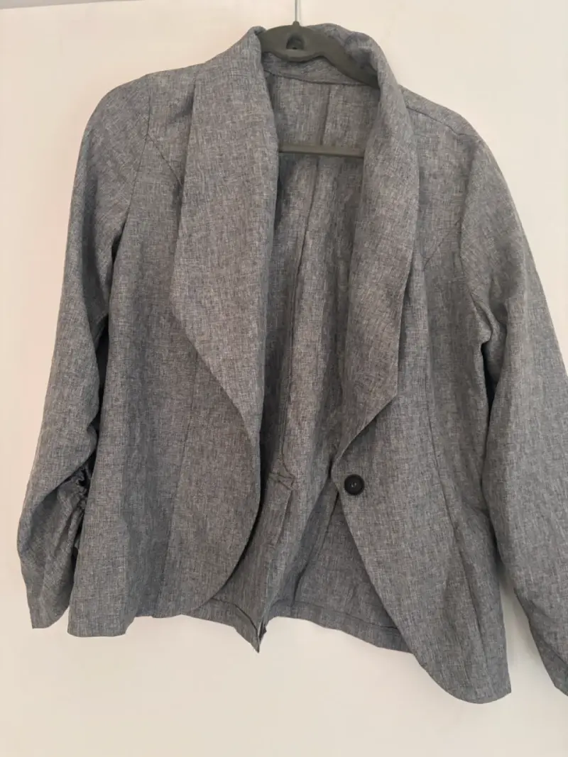 Blazer gris para mujer en buen estado - 1