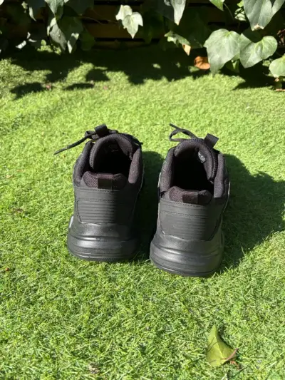 Zapatillas deportivas negras para mujer - miniatura 3