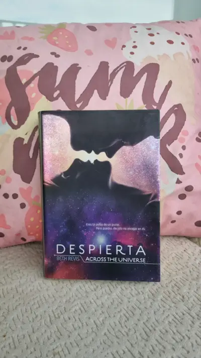 Libro 'Despierta' de Beth Revis en buen estado - miniatura 1