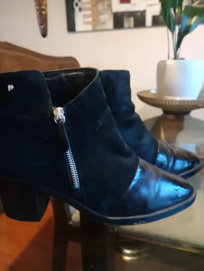Botines de cuero negro con cierre lateral - miniatura 1