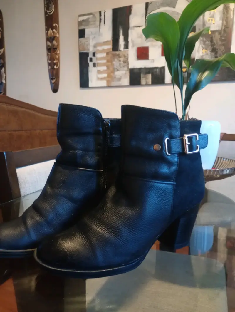 Botines de cuero negro con cierre lateral - 2