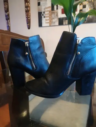 Botines de cuero negro con cierre lateral - miniatura 3