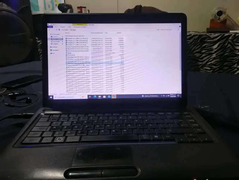 Laptop Toshiba en buen estado con cargador - 2