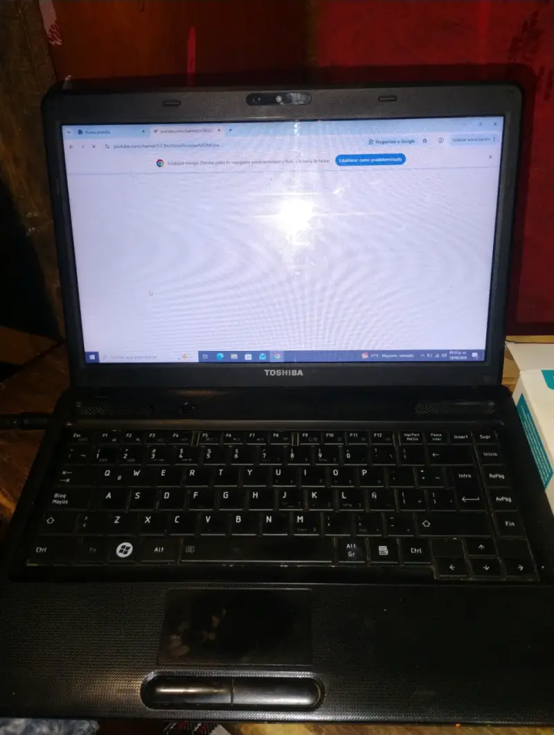 Laptop Toshiba en buen estado con cargador - 6
