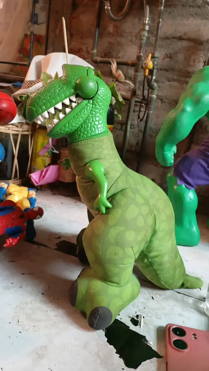 Juguete dinosaurio verde de peluche - 2