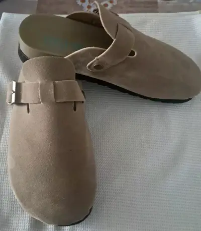 Zuecos de gamuza beige con hebilla ajustable - miniatura 2