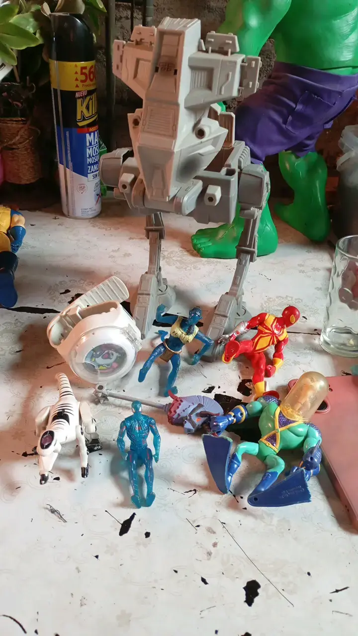 Lote de figuras de acción variadas - 1