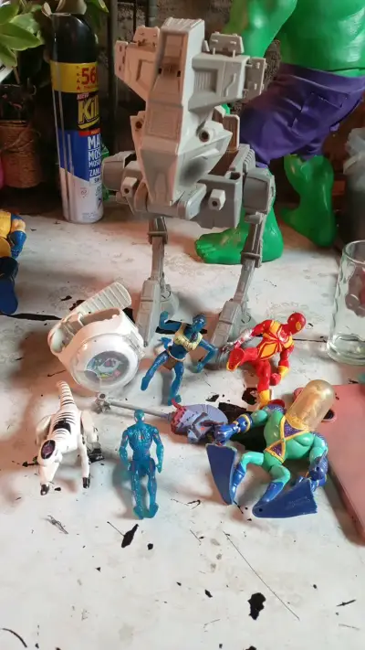 Lote de figuras de acción variadas - miniatura 1