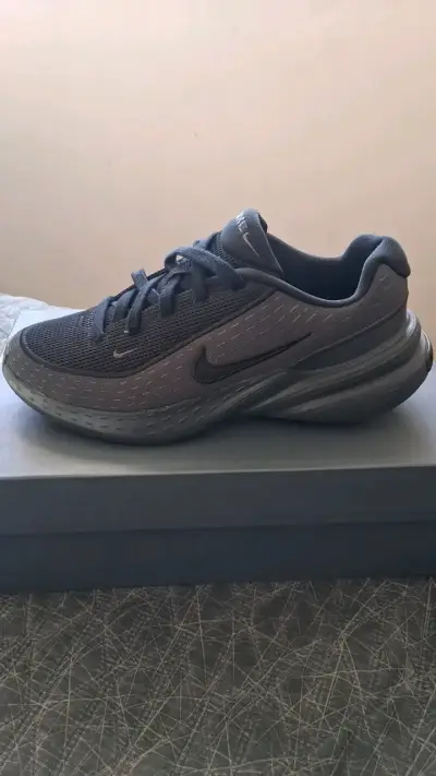 Zapatillas deportivas negras Nike para mujer - miniatura 1