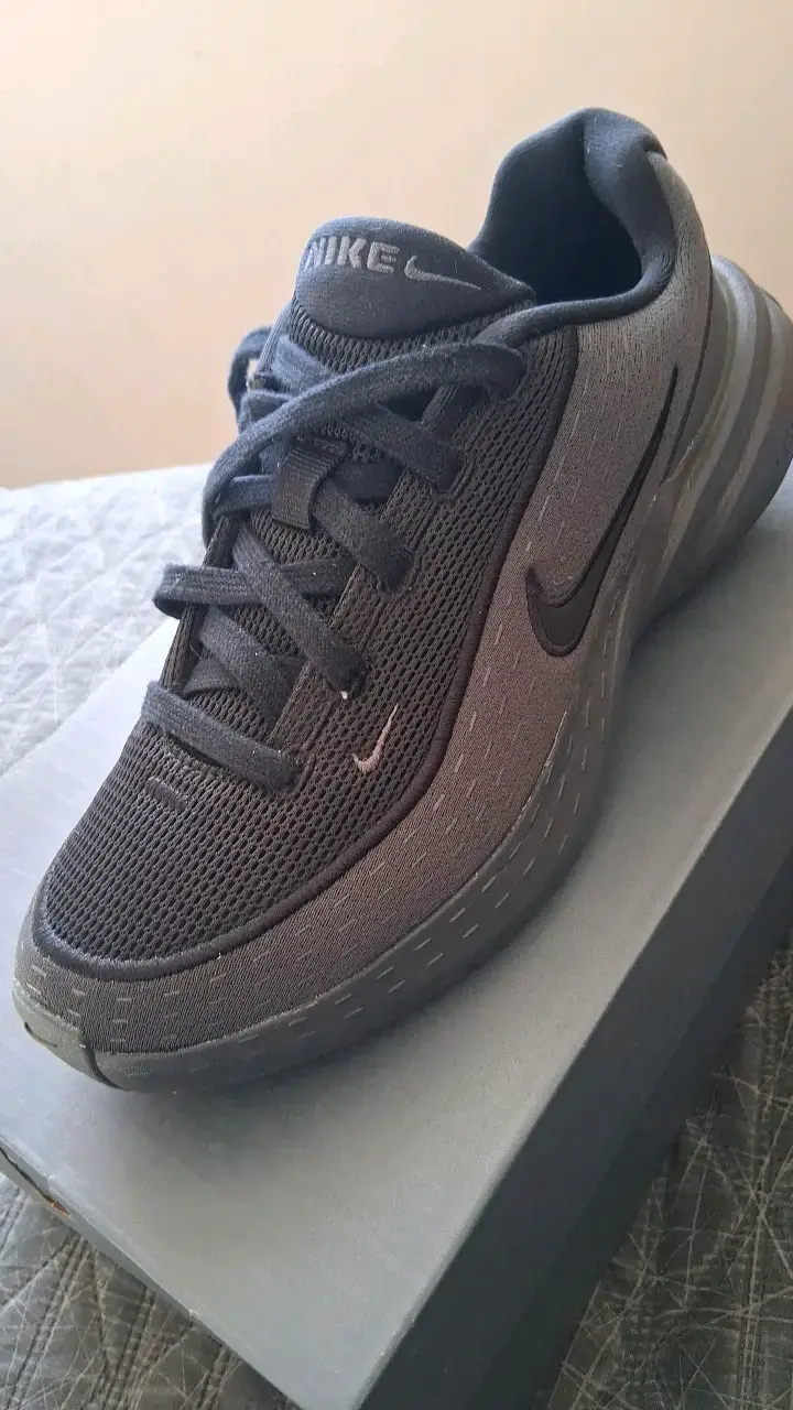 Zapatillas deportivas negras Nike para mujer - 2