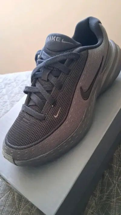 Zapatillas deportivas negras Nike para mujer - miniatura 2