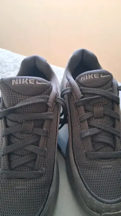Zapatillas deportivas negras Nike para mujer - miniatura 3