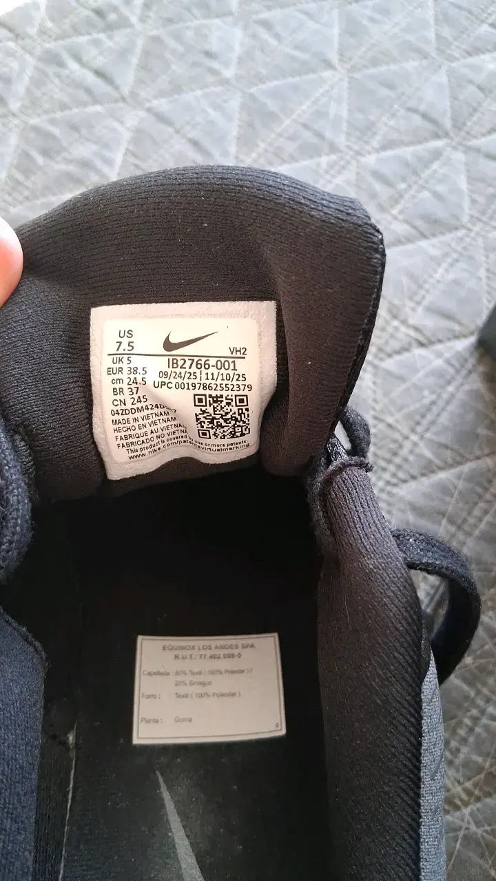 Zapatillas deportivas negras Nike para mujer - 4