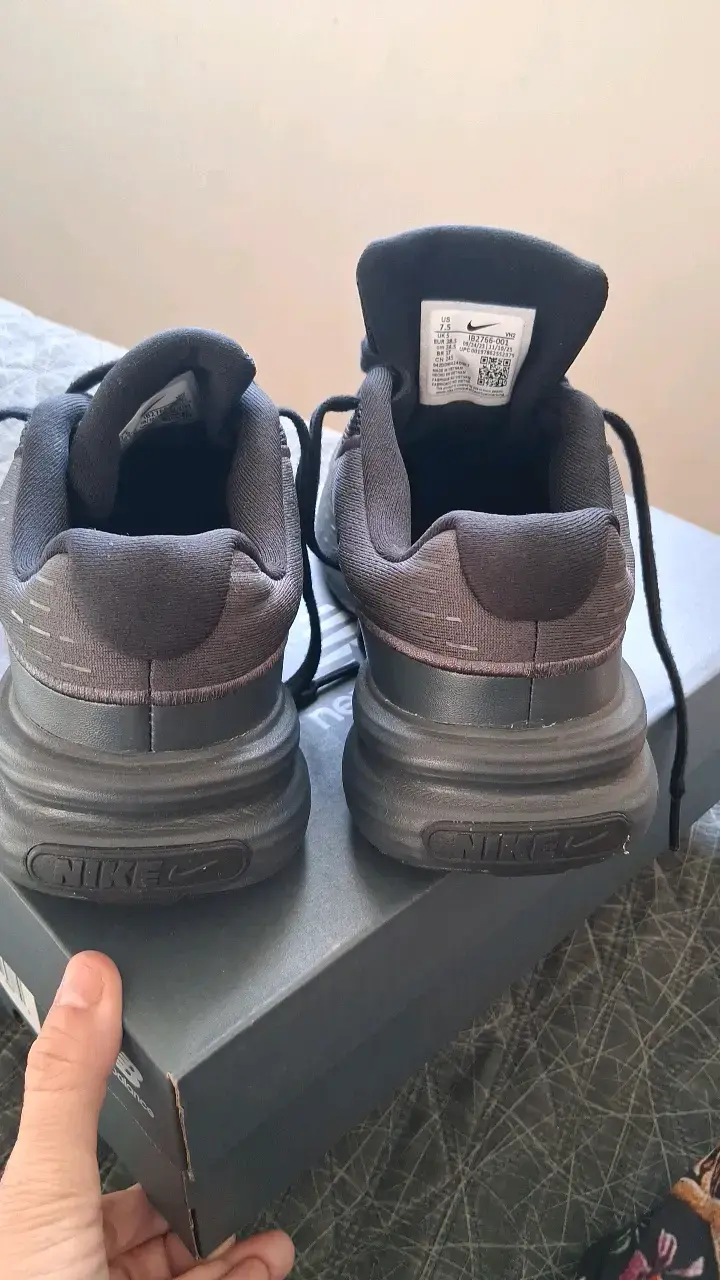 Zapatillas deportivas negras Nike para mujer - 5