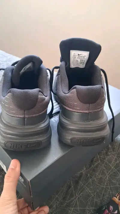 Zapatillas deportivas negras Nike para mujer - miniatura 5