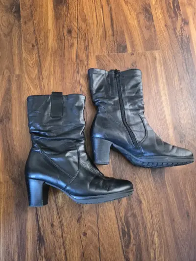 Botas de cuero negras con tacón alto - miniatura 1