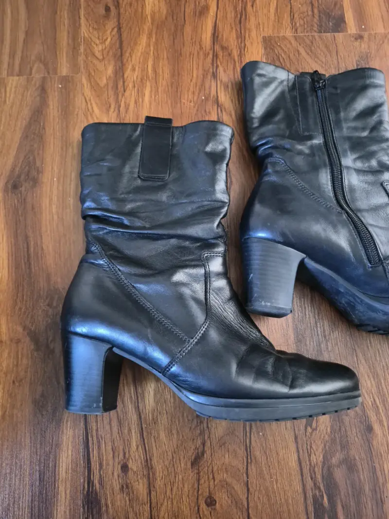 Botas de cuero negras con tacón alto - 2